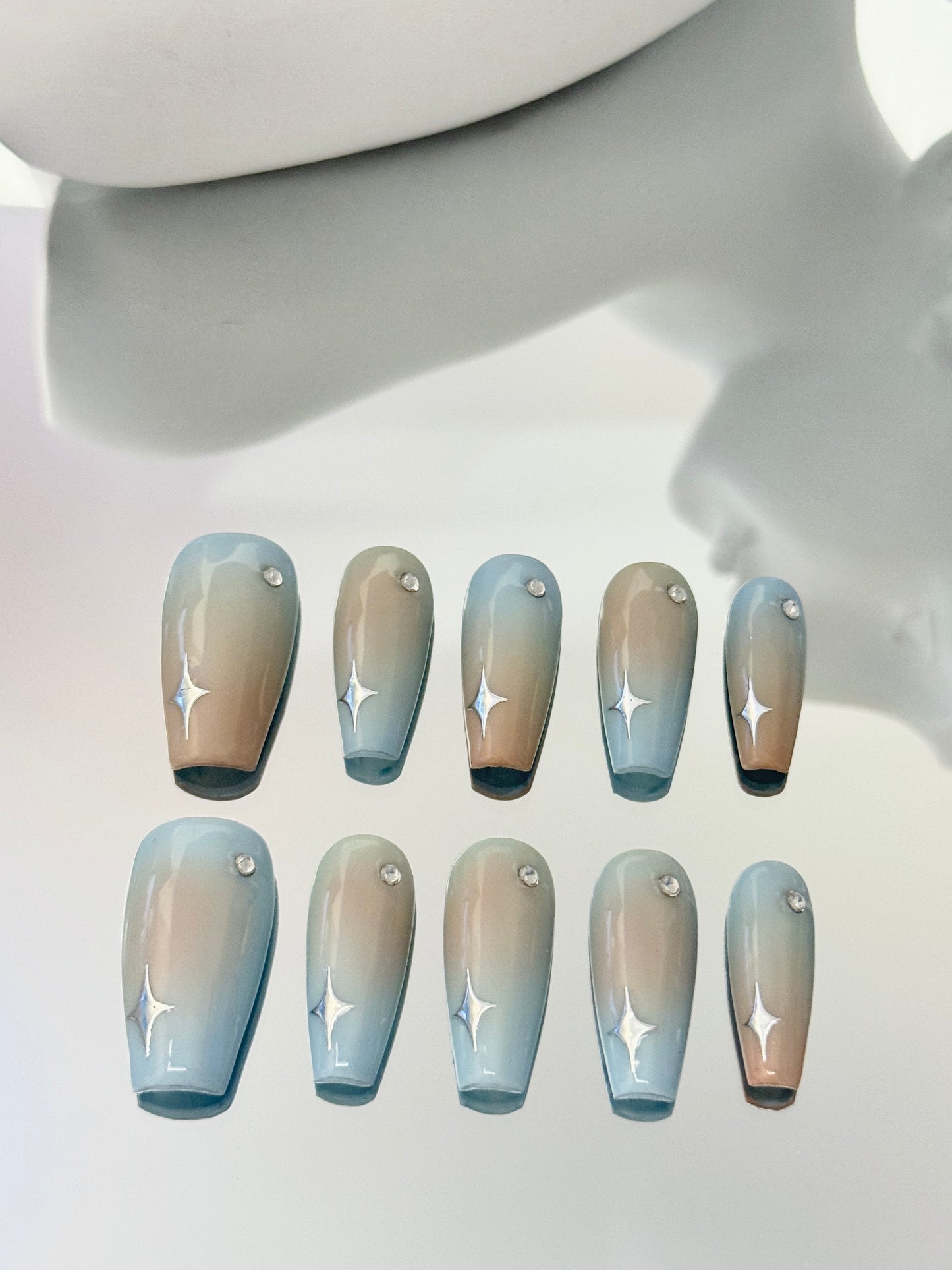 Long coffin gradient nails blue grey