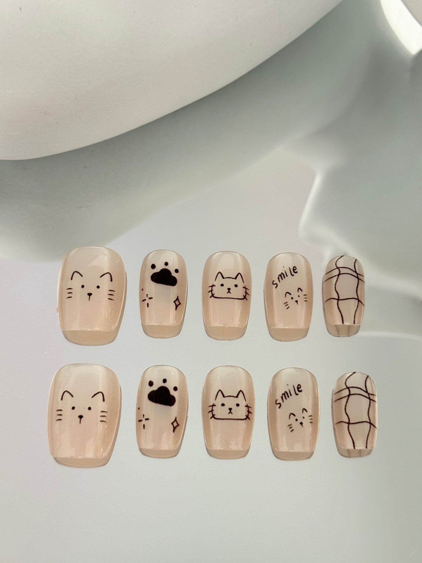 Short coffin hand-painted cat nails transparent