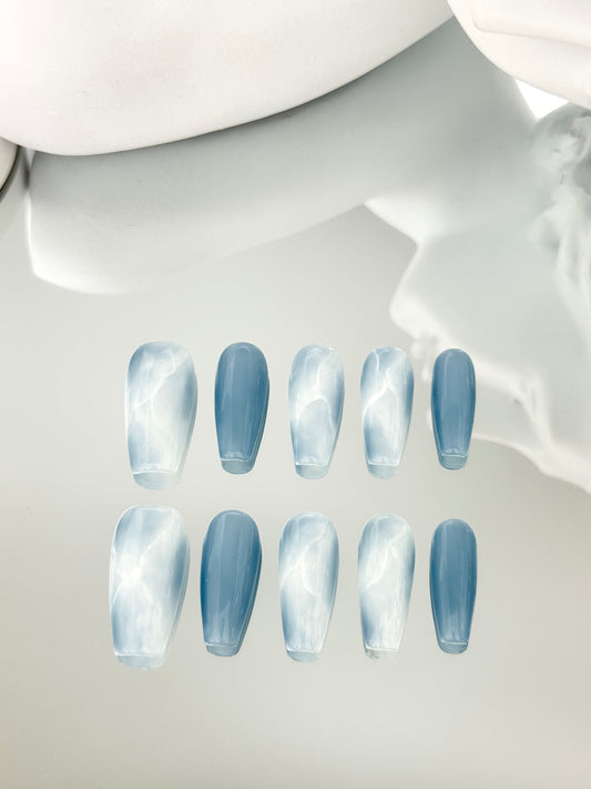 Long marbling nails blue